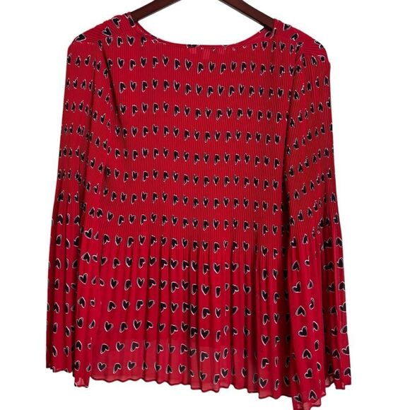 Rose & Olive Heart Print Bell Sleeve Pleated Blouse Size Small Red Black - Picture 3 of 7